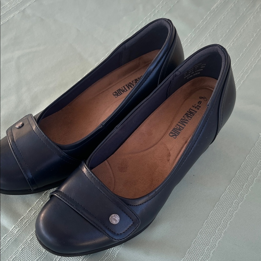 Dream Pairs women’s  Navy On Round-Toe shoes size 9